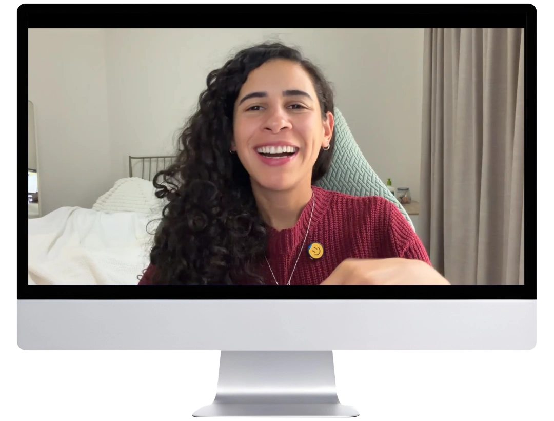 Hena respondendo a uma situação real em vídeo